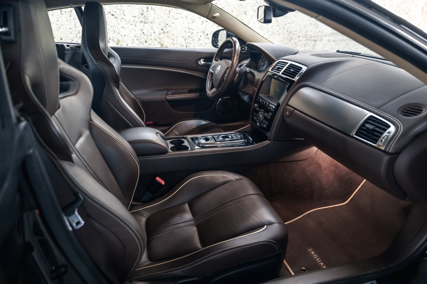 
                                                Voiture
                                                 Jaguar XK R (2) V8 5.0 510