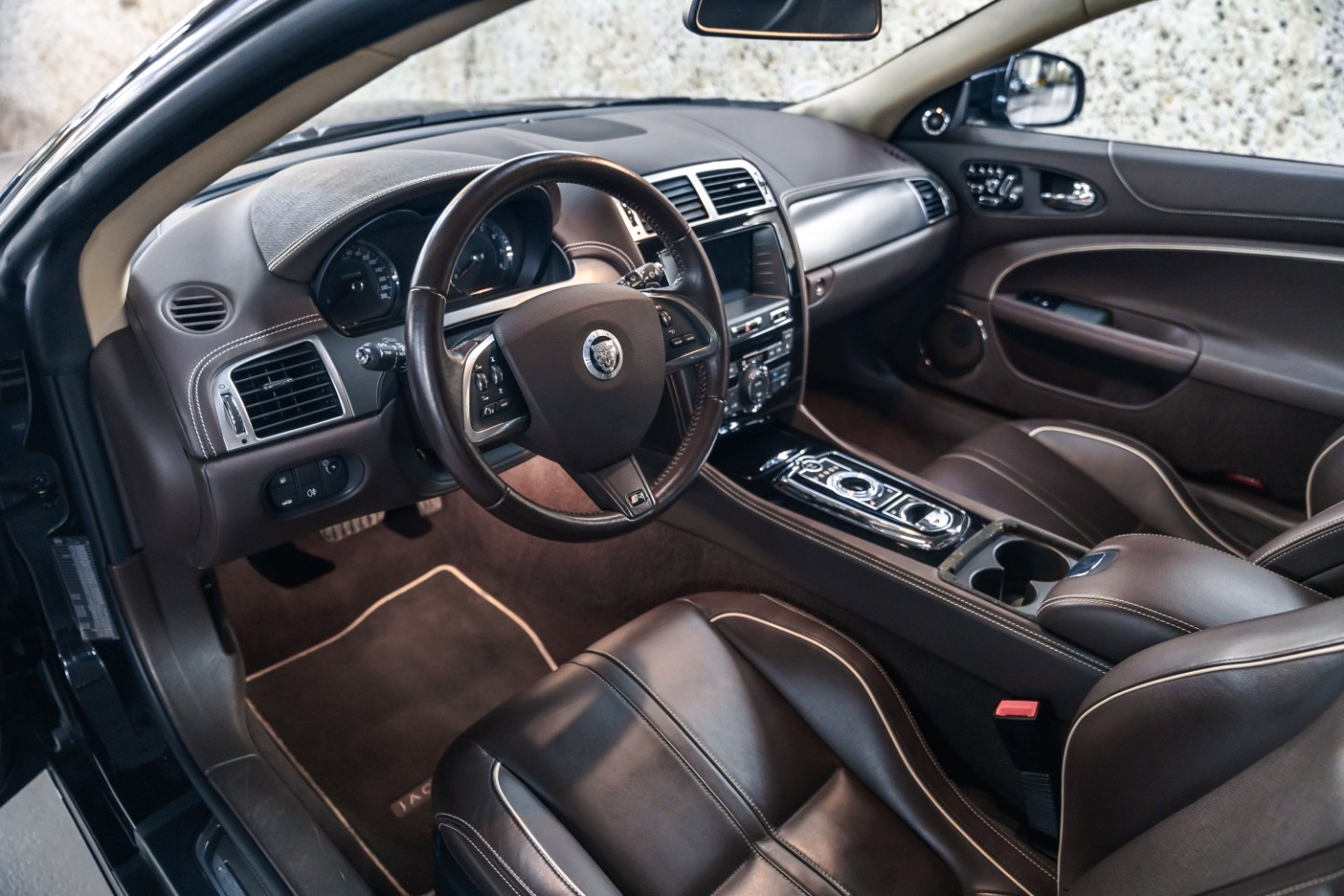 
                                                Voiture
                                                 Jaguar XK R (2) V8 5.0 510