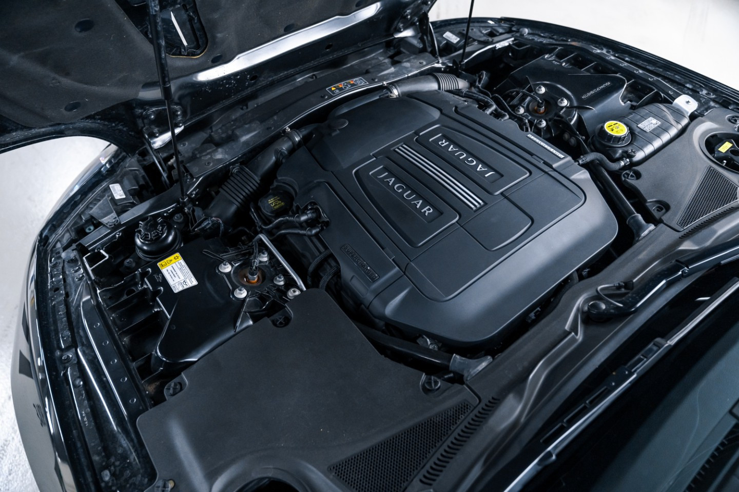
                                                Voiture
                                                 Jaguar XK R (2) V8 5.0 510