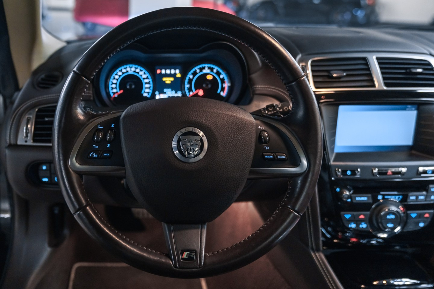 
                                                Voiture
                                                 Jaguar XK R (2) V8 5.0 510