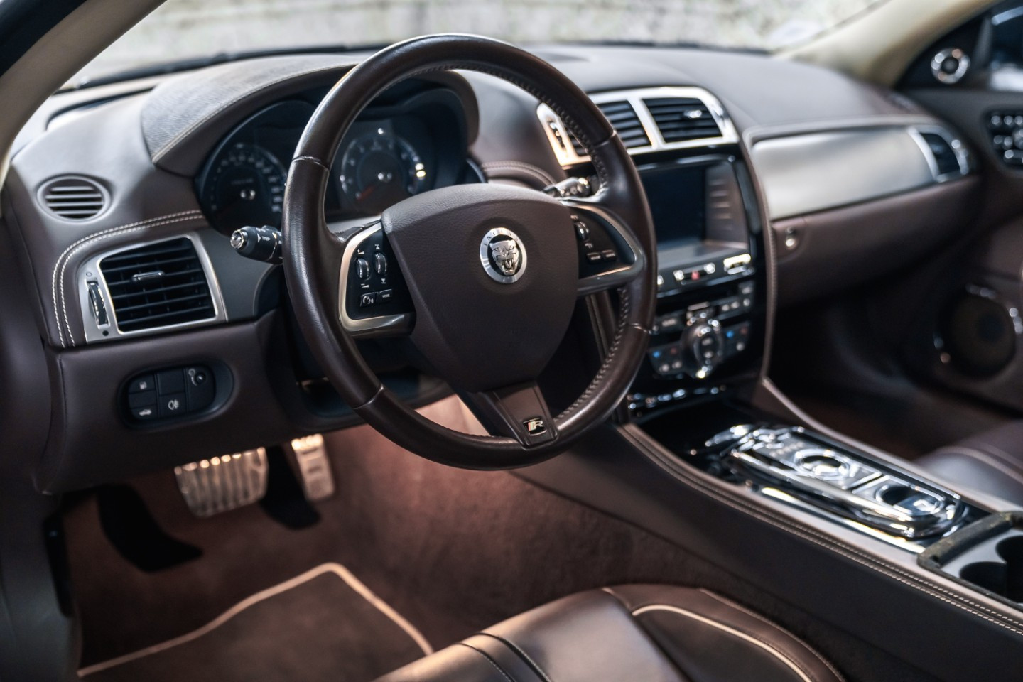 
                                                Voiture
                                                 Jaguar XK R (2) V8 5.0 510