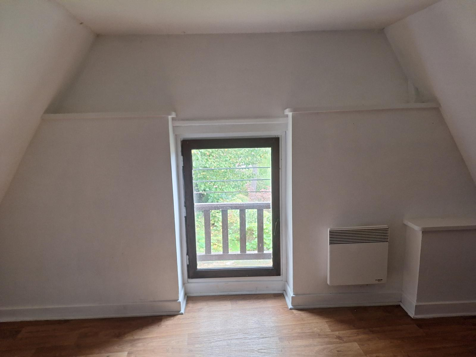 
                                                Location
                                                 Jardin au calme, magnifique point de vue