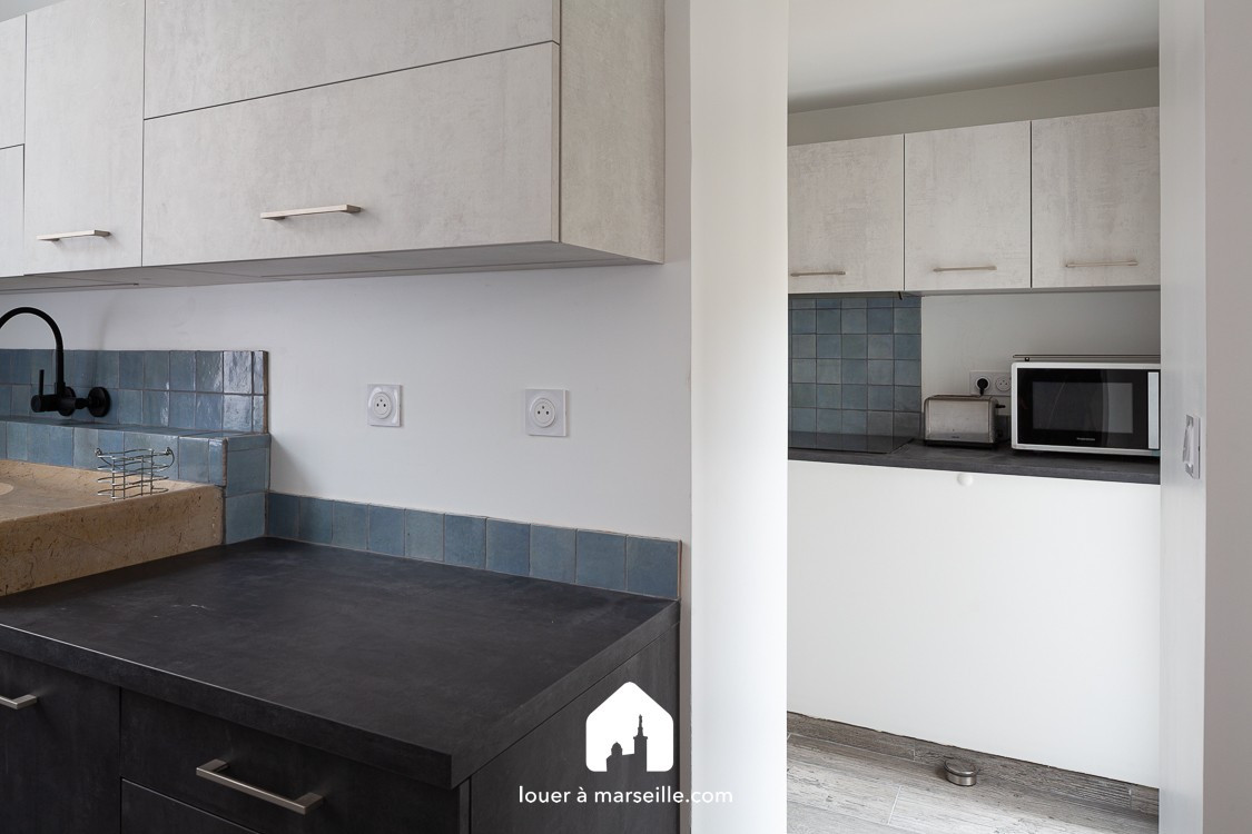 
                                                Location
                                                 Jardin de Mermoz
