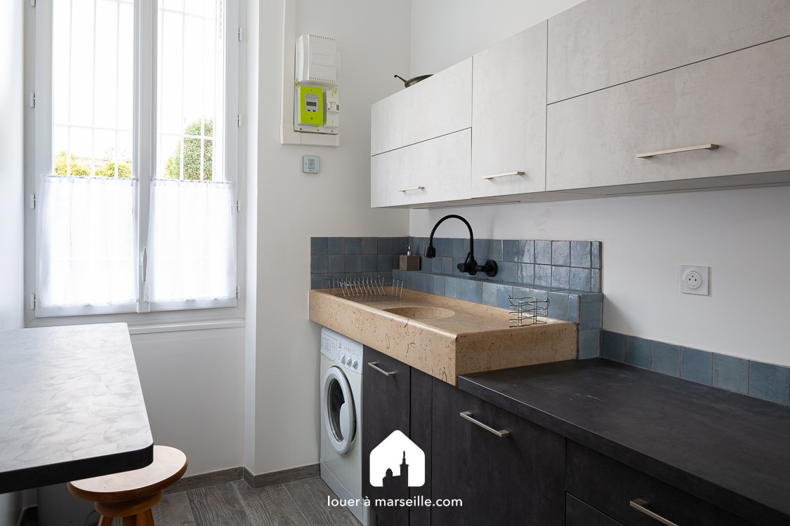 
                                                Location
                                                 Jardin de Mermoz