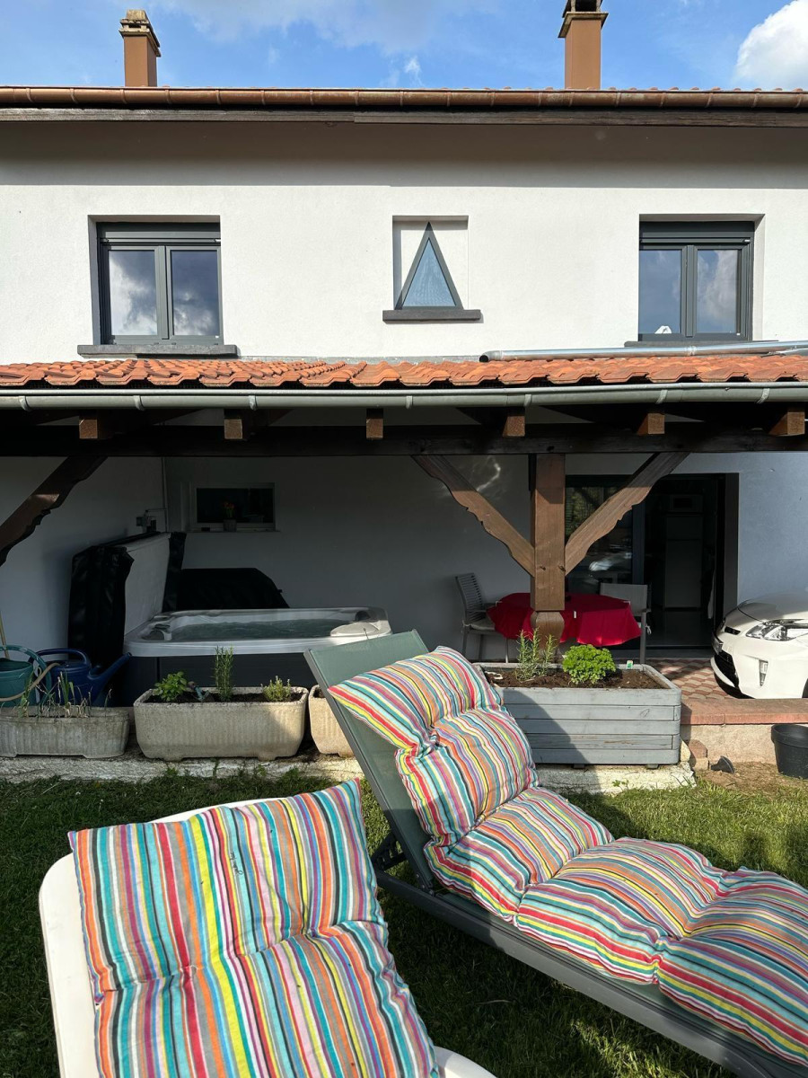 
                                                Location
                                                 Jardin Secret et Refuge Nature 🏡