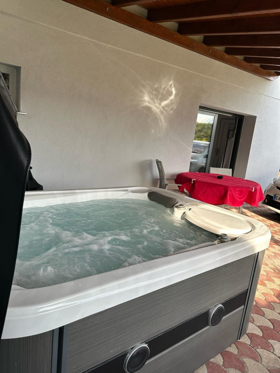 
                                                Location
                                                 Jardin Secret et Refuge Nature 🏡