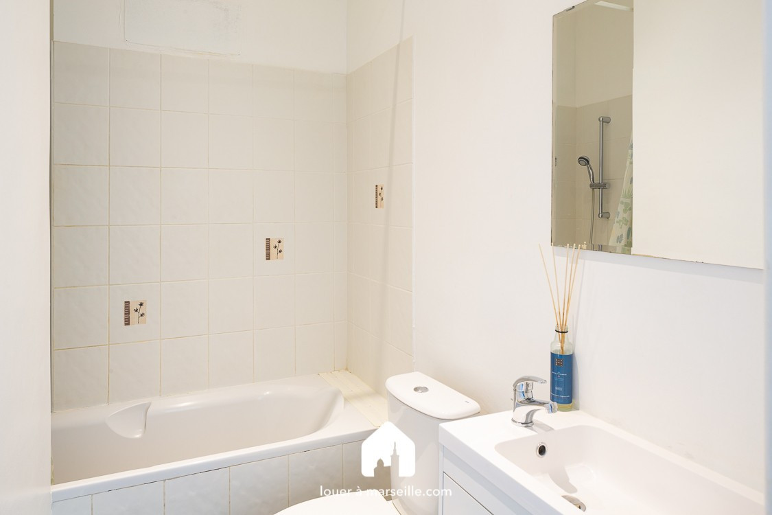 
                                                Location
                                                 Jardins du Roucas