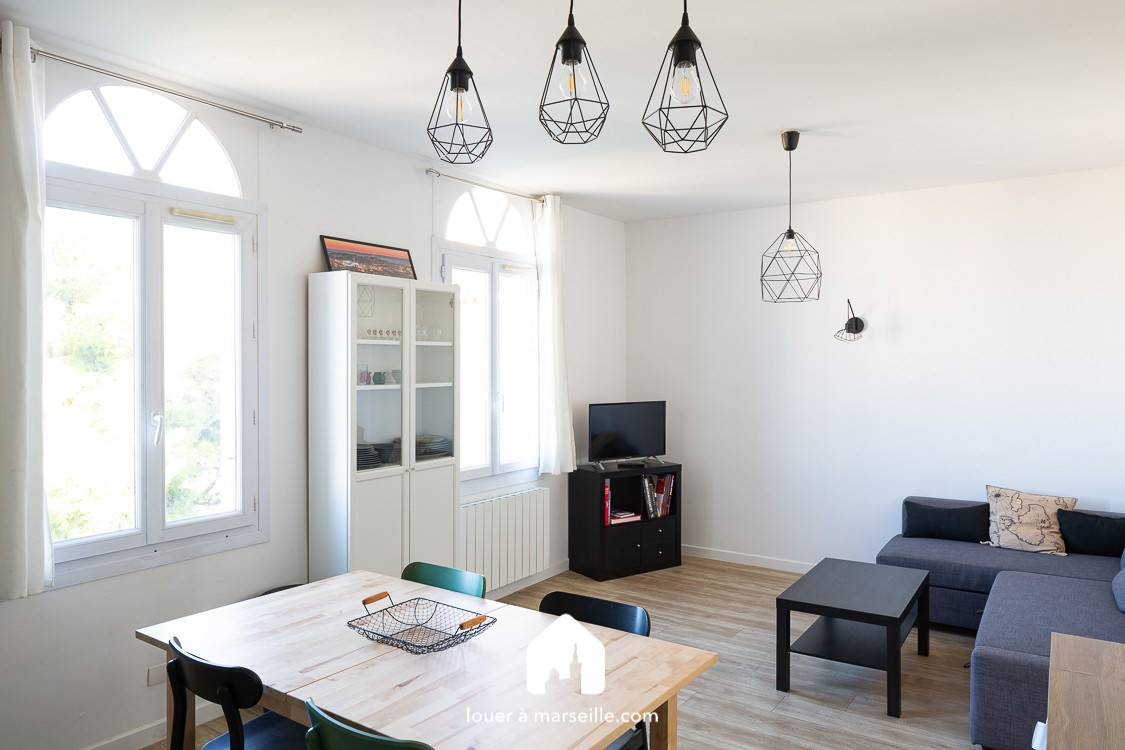 
                                                Location
                                                 Jardins du Roucas