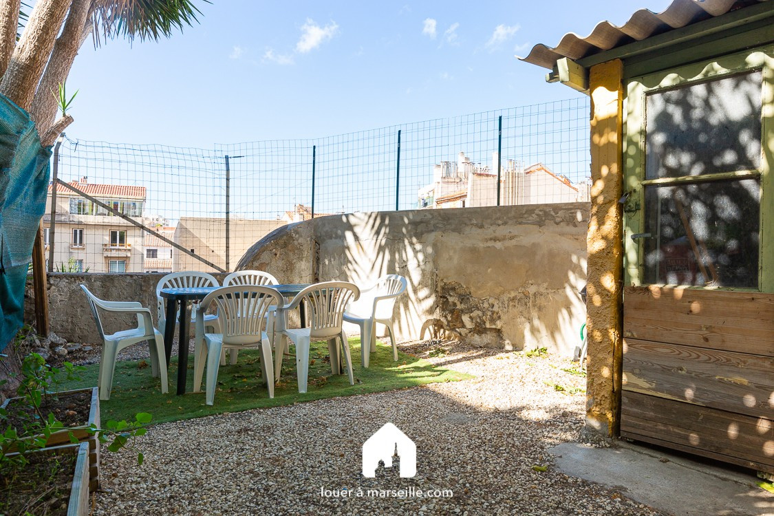 
                                                Location
                                                 Jardins du Roucas