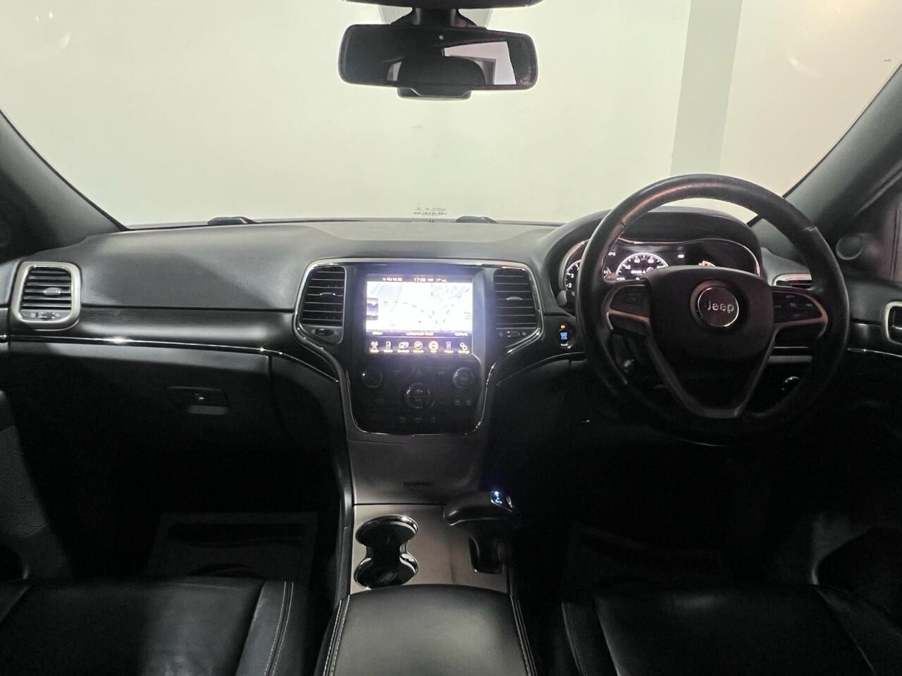 Voiture
                                                 Jeep Grand Cherokee 3.0 V6 CRD Limited Plus SUV 5dr Diesel Auto 4WD Euro 5 (247 bhp)
