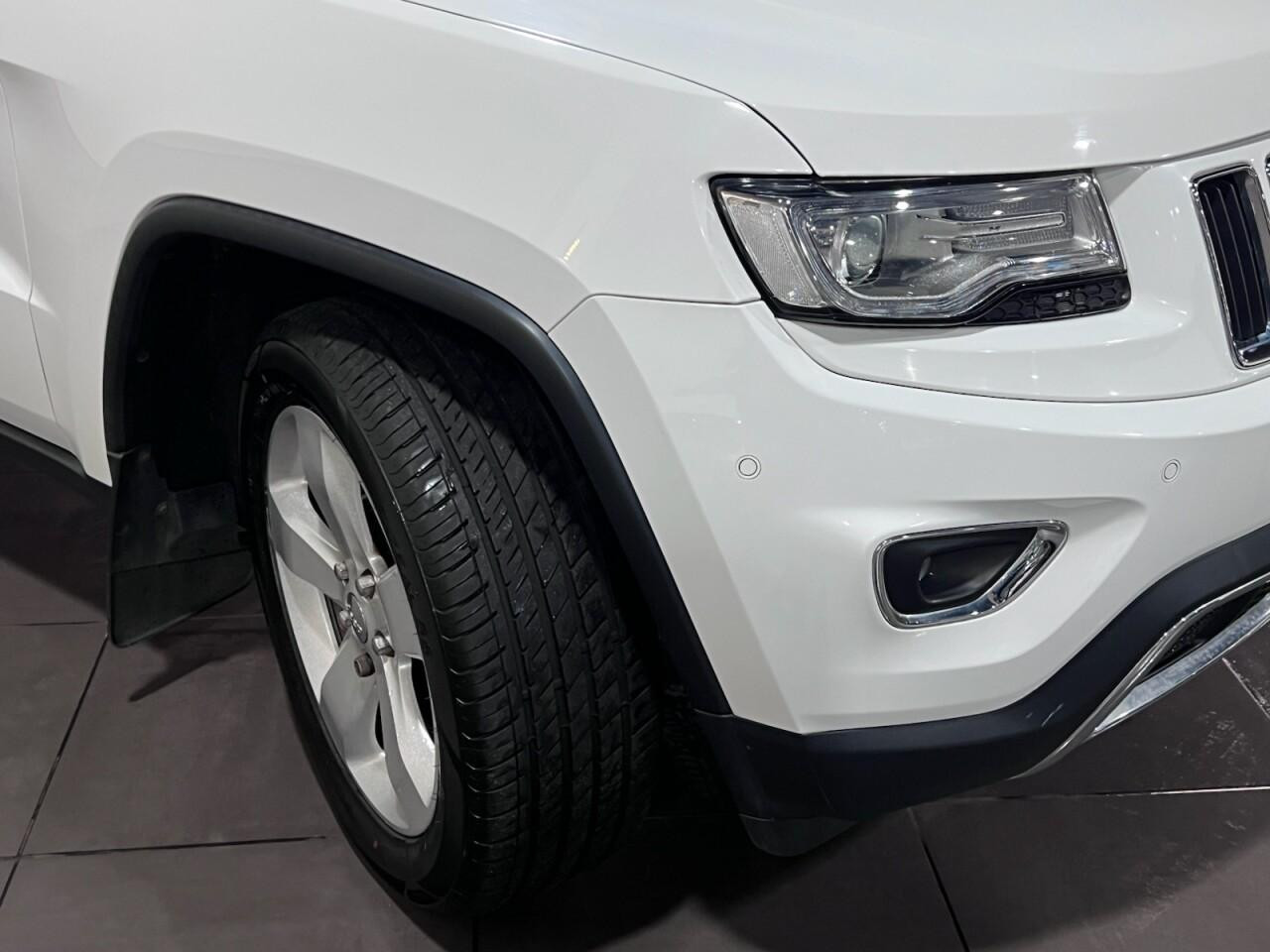 Voiture
                                                 Jeep Grand Cherokee 3.0 V6 CRD Limited Plus SUV 5dr Diesel Auto 4WD Euro 5 (247 bhp)