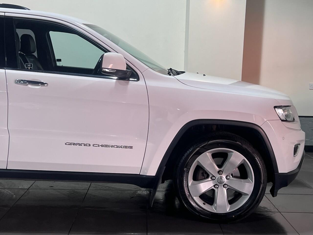 
                                                Voiture
                                                 Jeep Grand Cherokee 3.0 V6 CRD Limited Plus SUV 5dr Diesel Auto 4WD Euro 5 (247 bhp)