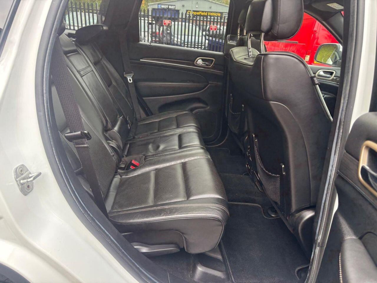 
                                                Voiture
                                                 Jeep Grand Cherokee 3.0 V6 CRD Overland SUV 5dr Diesel Auto 4WD Euro 5 (247 bhp)