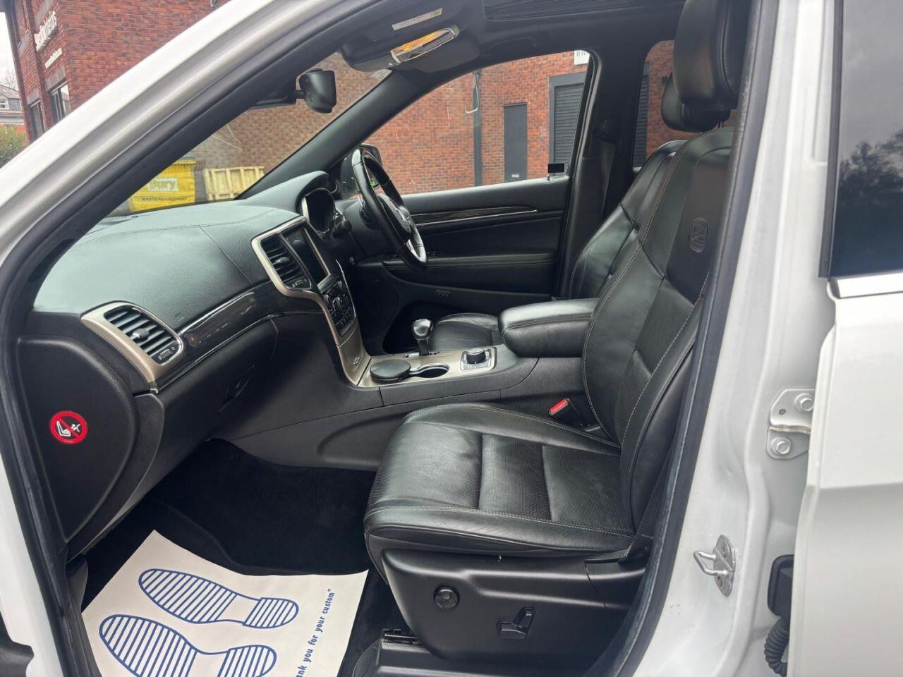 
                                                Voiture
                                                 Jeep Grand Cherokee 3.0 V6 CRD Overland SUV 5dr Diesel Auto 4WD Euro 5 (247 bhp)