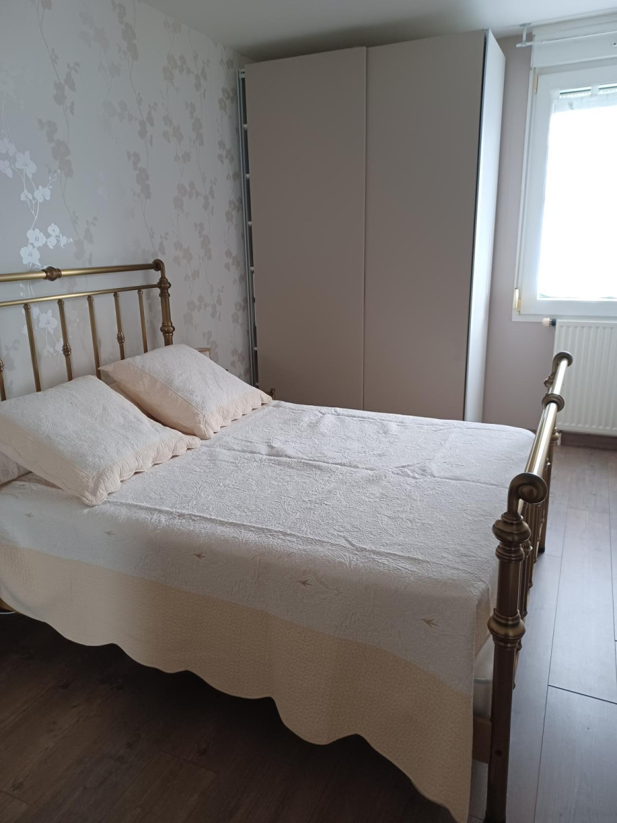 
                                                Location
                                                 Joli 3 pièces meublé  calme  et très bien équipé