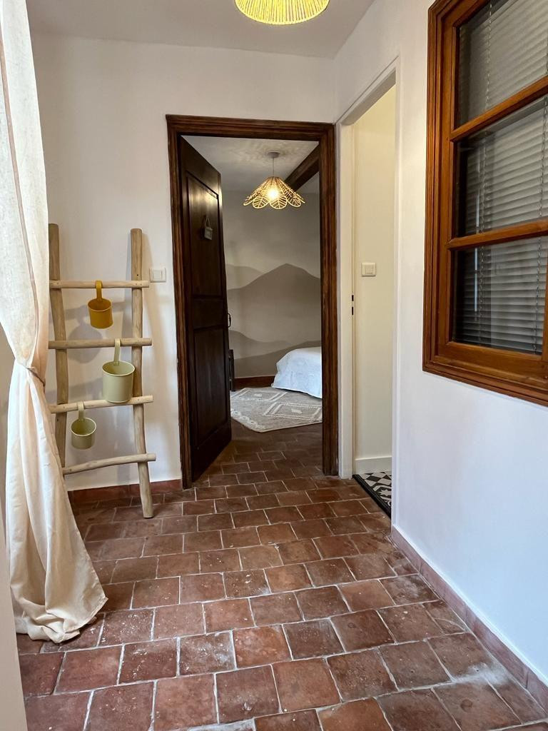 
                                                Location
                                                 Joli appart T2, à louer ds immeuble de caractère.