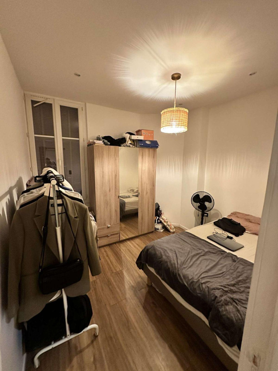 
                                                Location
                                                 Joli appartement