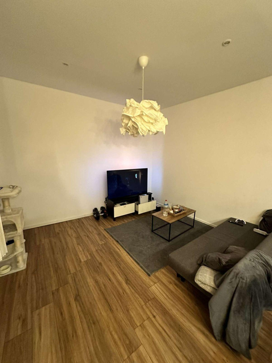 
                                                Location
                                                 Joli appartement