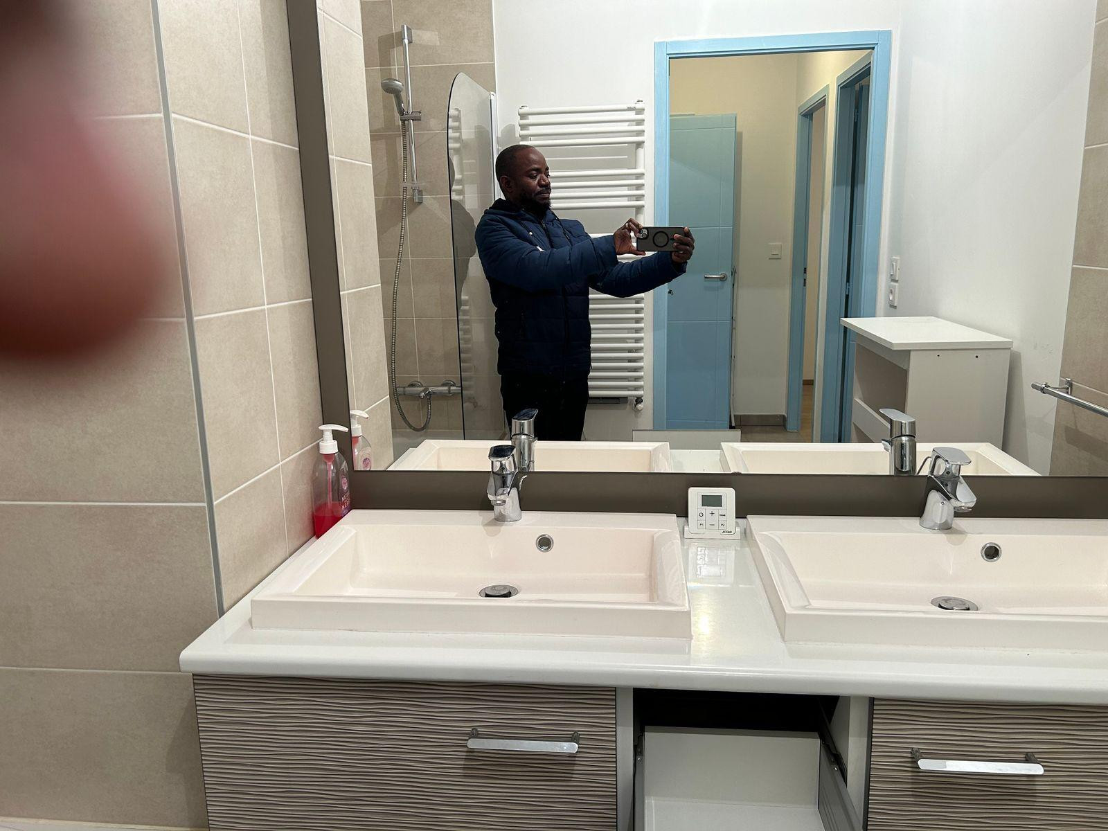 
                                                Location
                                                 JOLI APPARTEMENT DE HAUT STANDING SUR VALEIRY