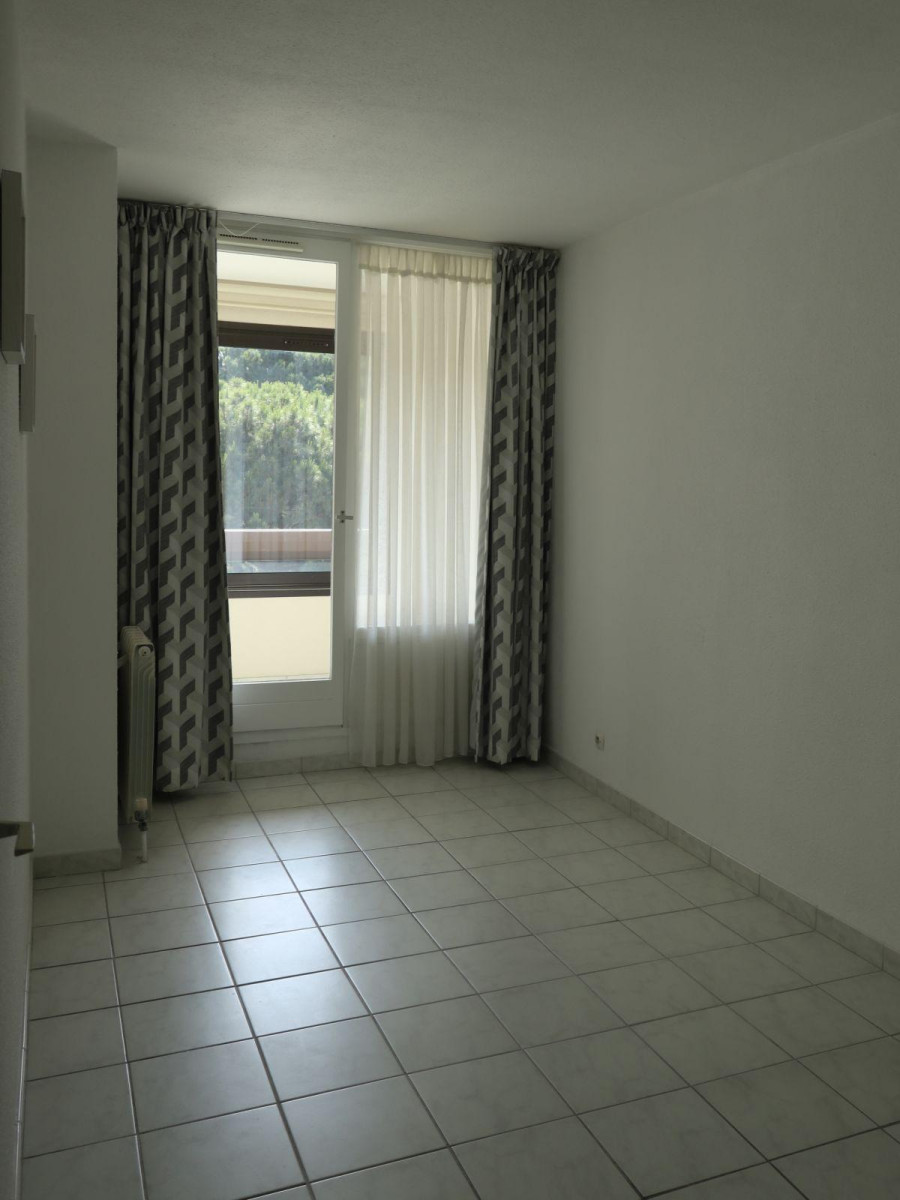 
                                                Location
                                                 Joli appartement lumineux