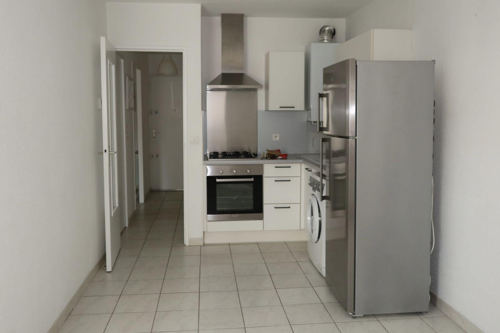 
                                                Location
                                                 Joli appartement lumineux