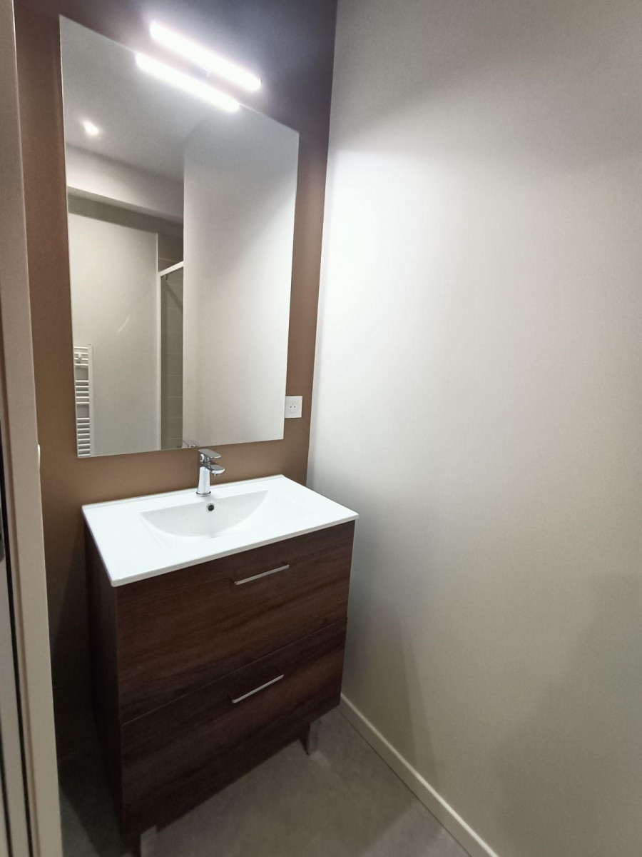 
                                                Location
                                                 Joli appartement NEUF, toutes charges comprises