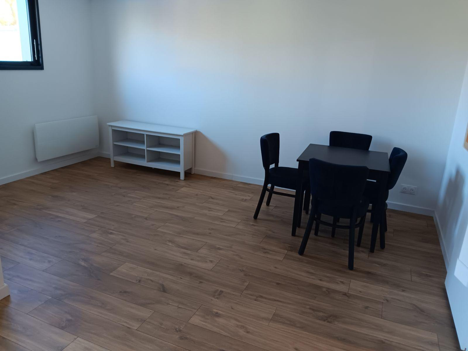 
                                                Location
                                                 Joli appartement proche de Rennes