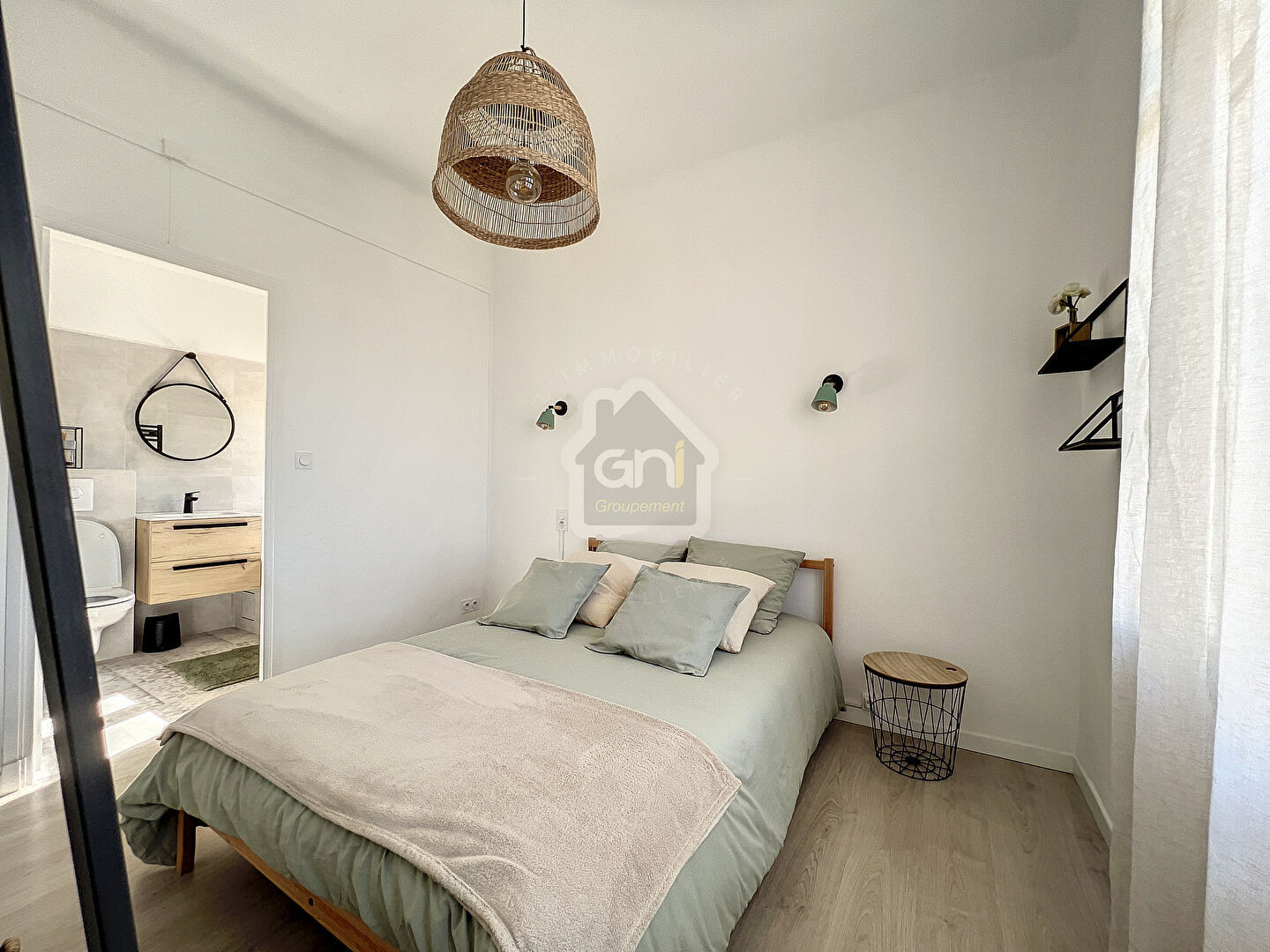 
                                                Location
                                                 Joli appartement T2 meublé