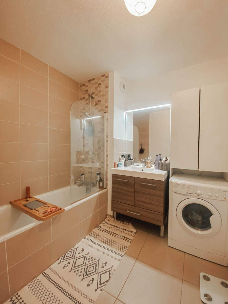 
                                                Location
                                                 Joli appartement T4 meublé 75m2