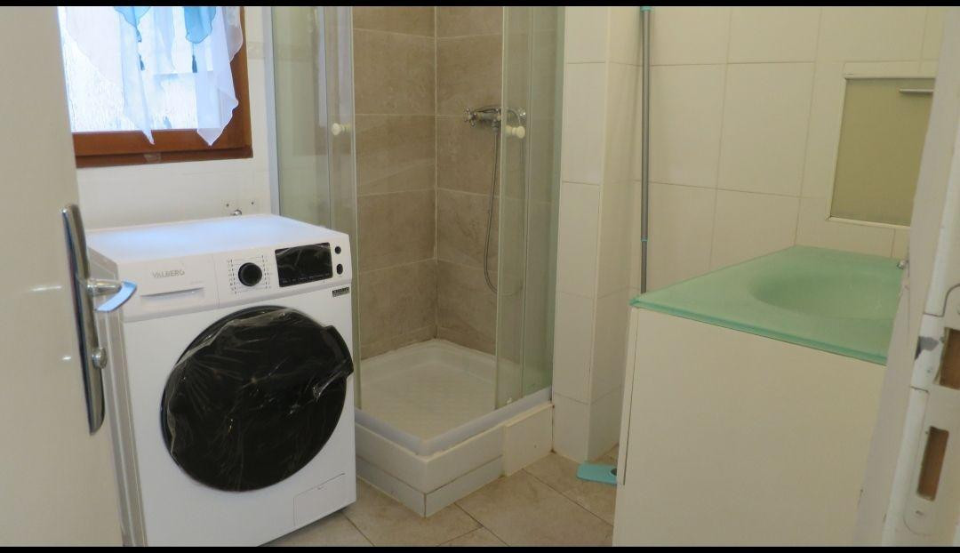 
                                                Location
                                                 Joli deux pièces coeur de ville !