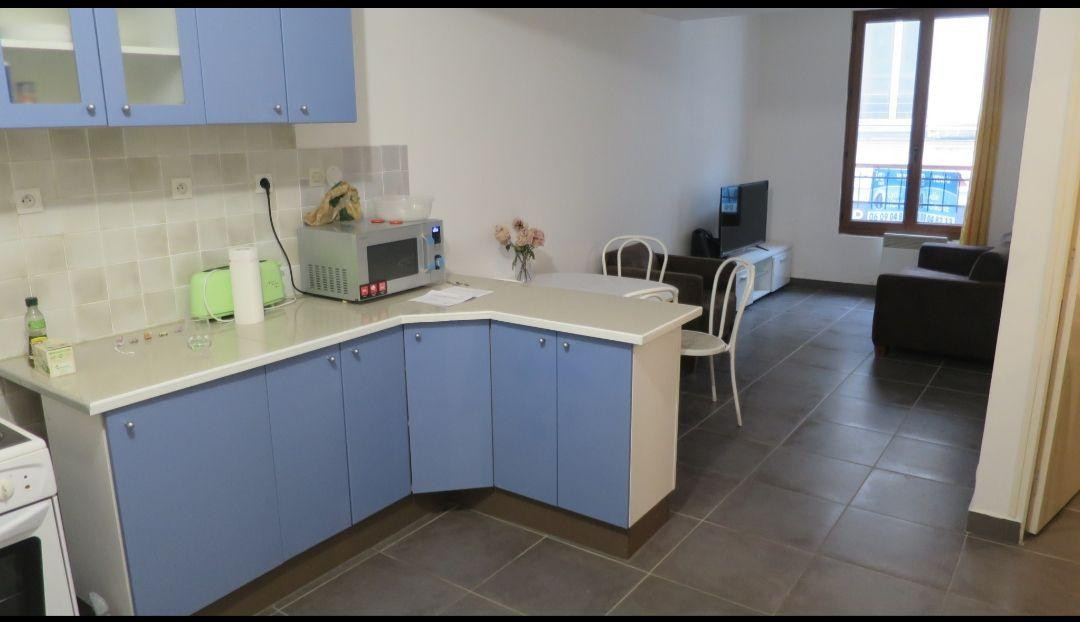 
                                                Location
                                                 Joli deux pièces coeur de ville !