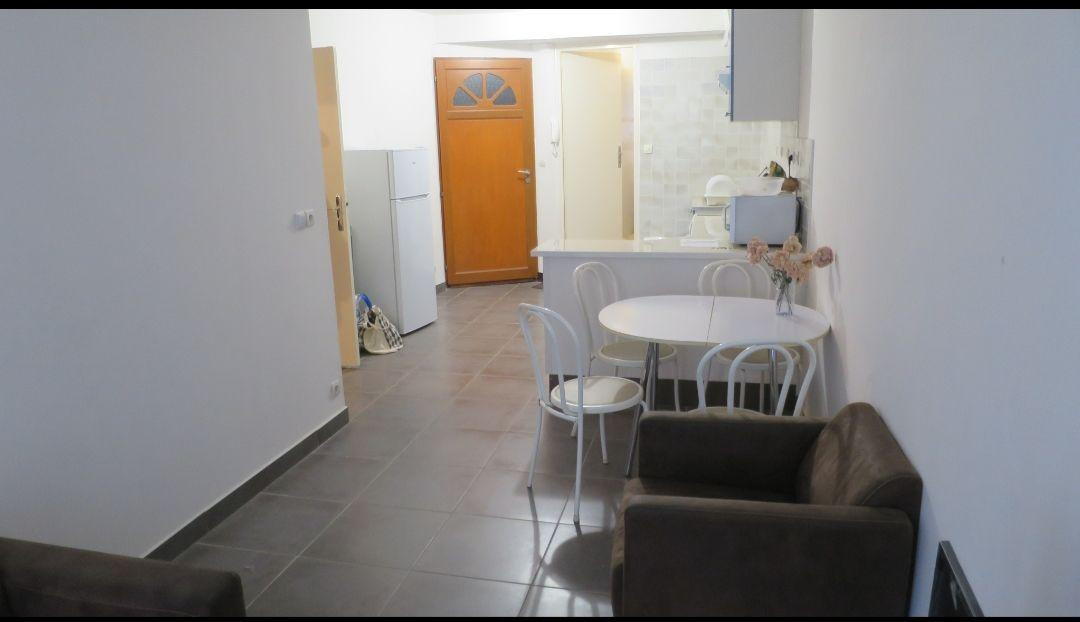 
                                                Location
                                                 Joli deux pièces coeur de ville !