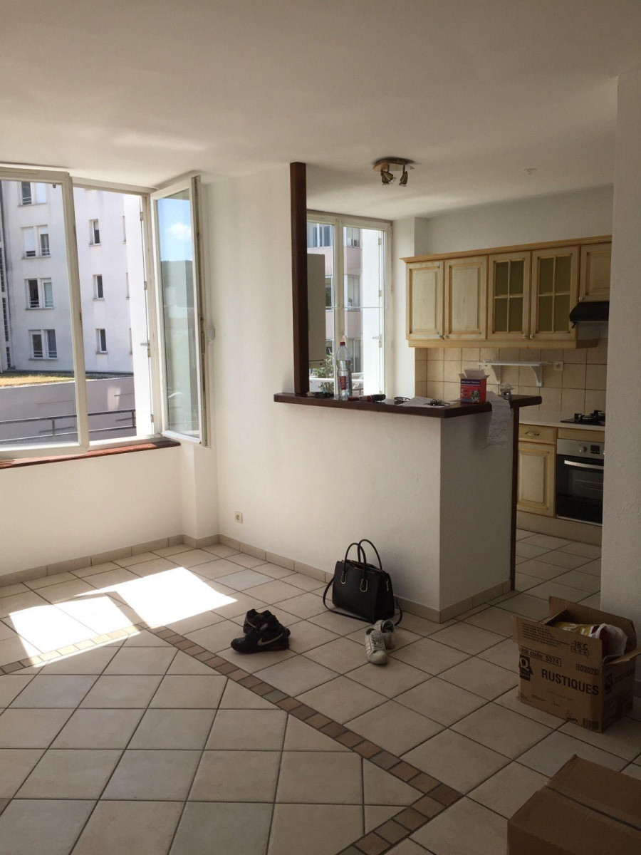 
                                                Location
                                                 Joli duplex avec beaucoup de cachet, Bellevue