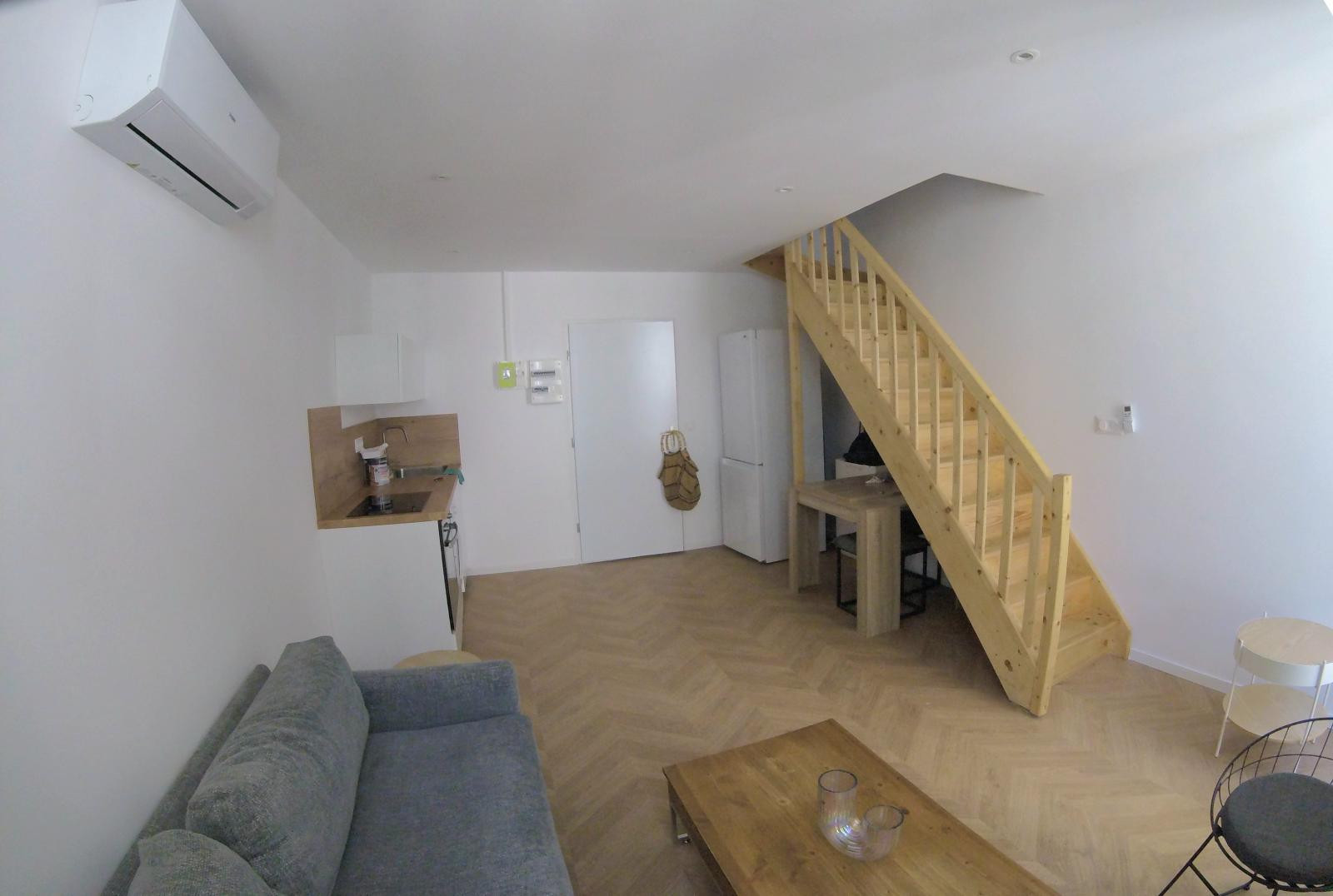 
                                                Location
                                                 Joli duplex meublé