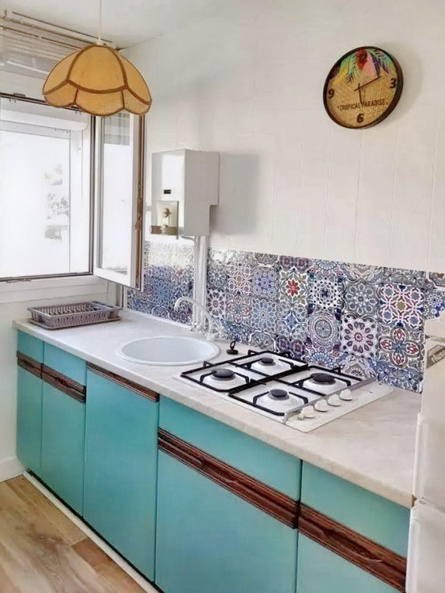 
                                                Location
                                                 Joli et chaleureux studio, très lumineux