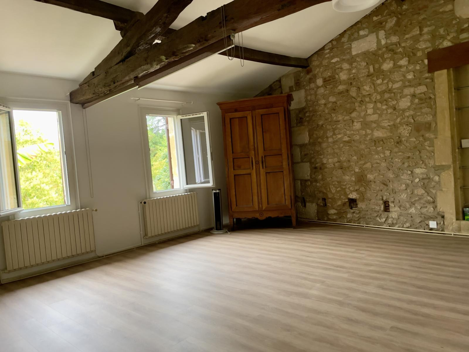 
                                                Location
                                                 Joli Loft T1 de 50 M2 avec beau volume