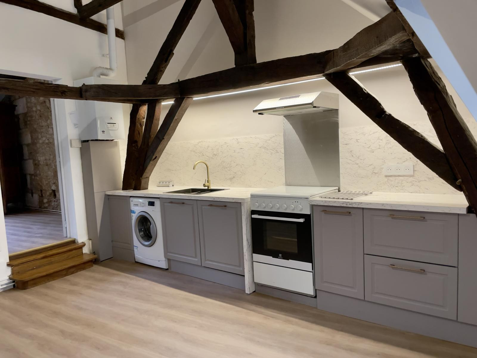 
                                                Location
                                                 Joli Loft T1 de 50 M2 avec beau volume