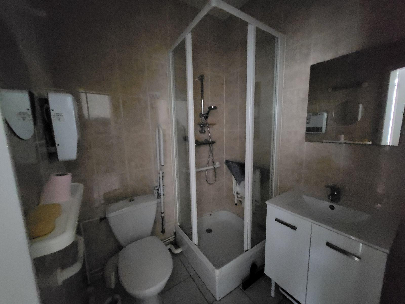 
                                                Location
                                                 Joli studio