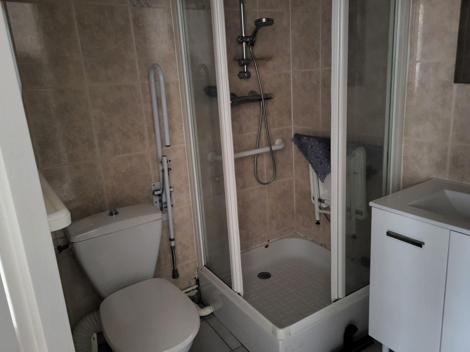 
                                                Location
                                                 Joli studio