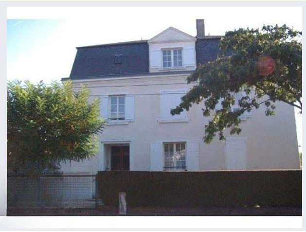
                                                Location
                                                 Joli Studio à louer dans une maison de maître