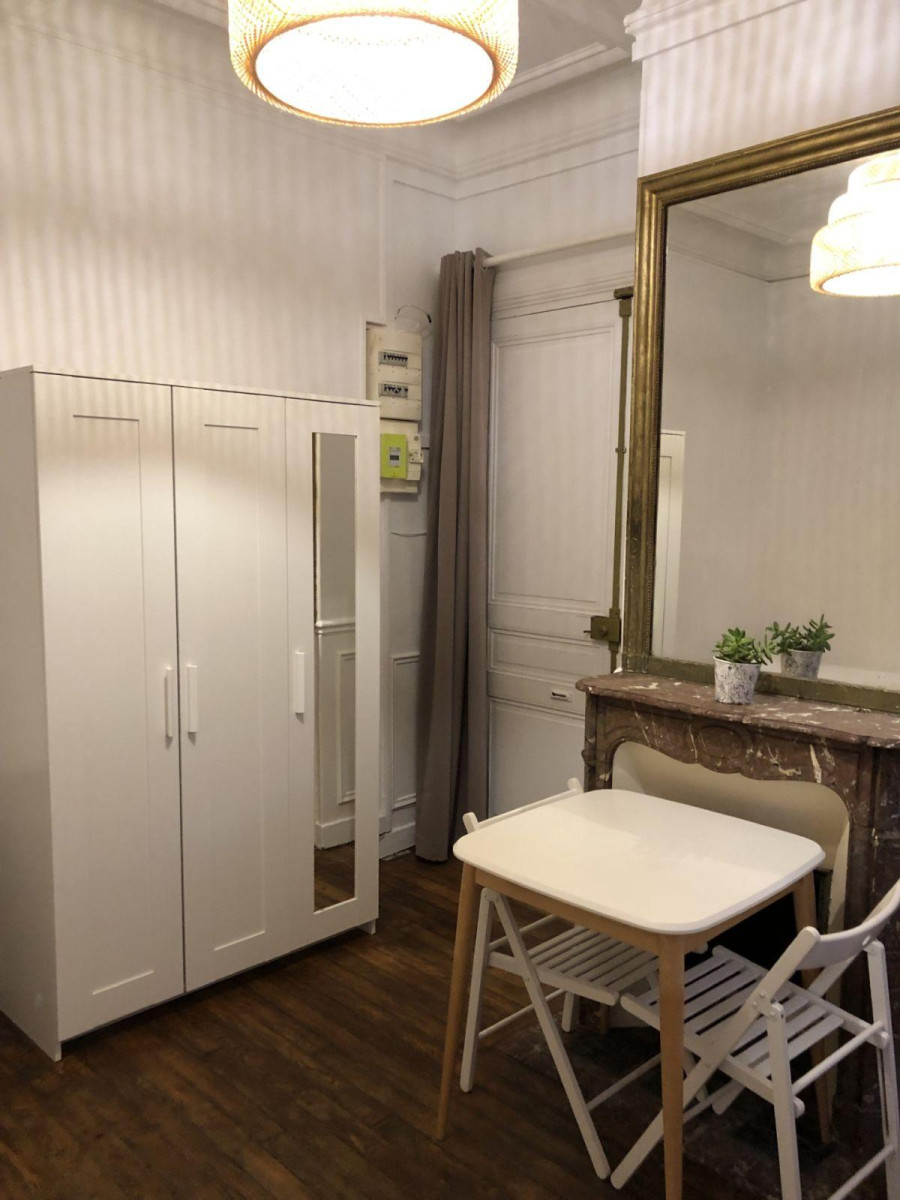 
                                                Location
                                                 Joli studio a proximité de toutes commodités