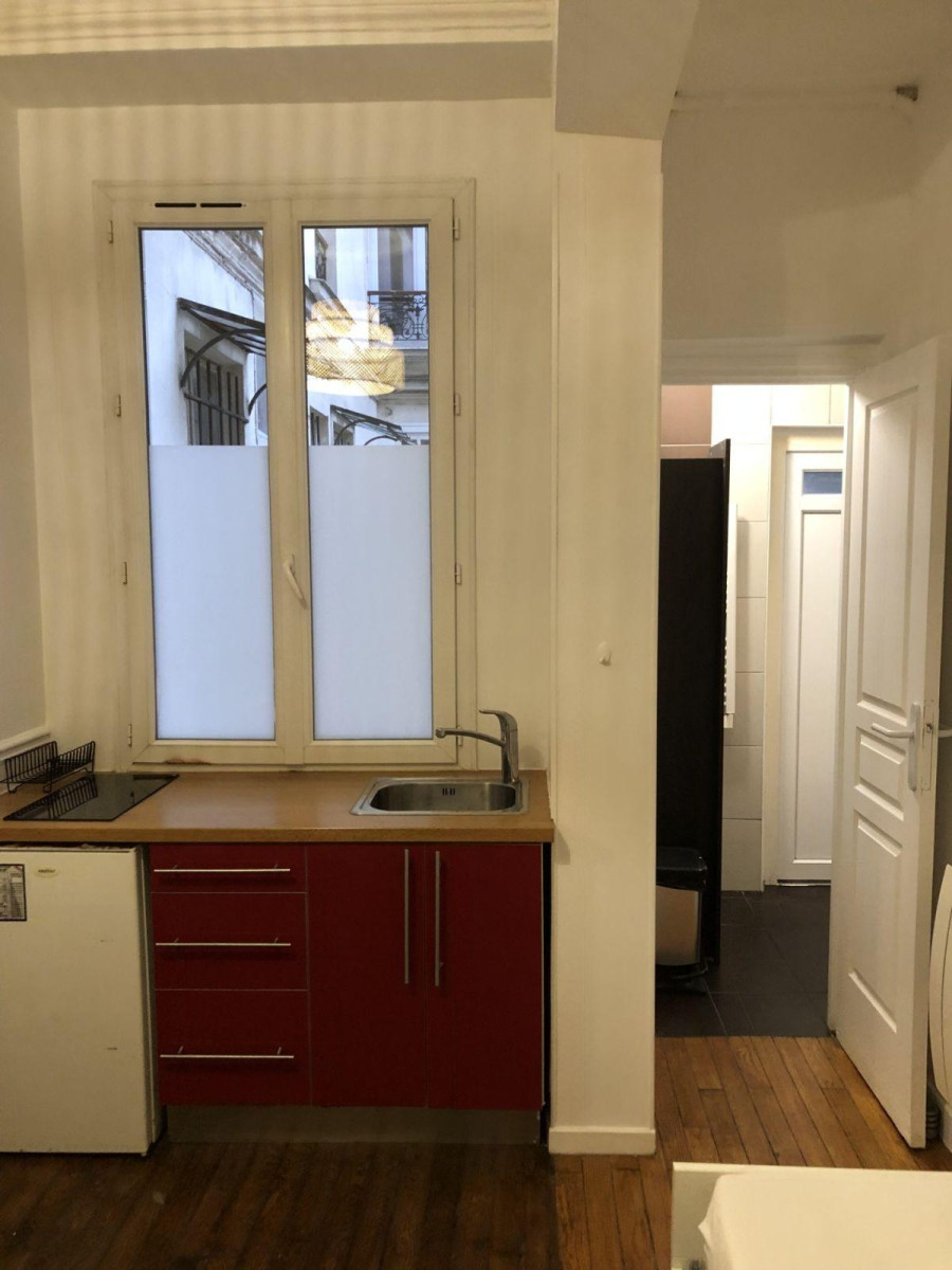 
                                                Location
                                                 Joli studio a proximité de toutes commodités