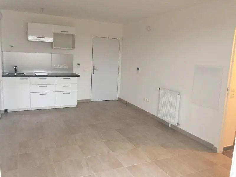 
                                                Location
                                                 Joli studio avec balcon, résidence sécurisée