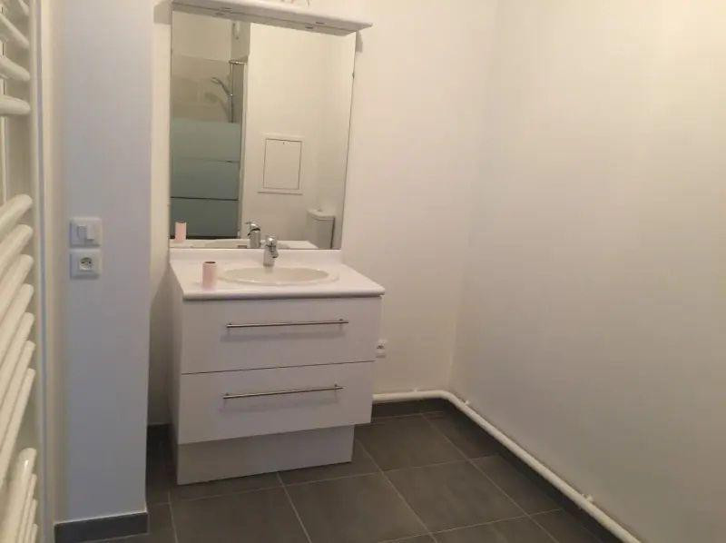 
                                                Location
                                                 Joli studio avec balcon, résidence sécurisée