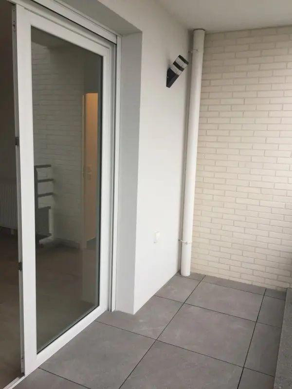 
                                                Location
                                                 Joli studio avec balcon, résidence sécurisée