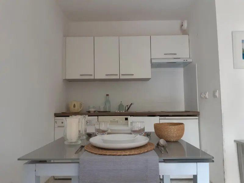 
                                                Location
                                                 Joli studio avec terrasse, exposition sud-est