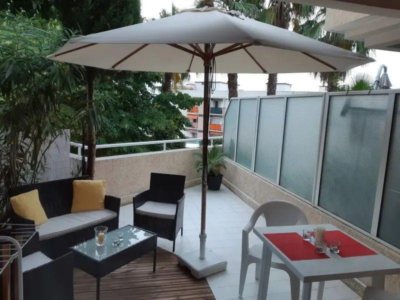 
                                                Location
                                                 Joli studio avec terrasse, exposition sud-est