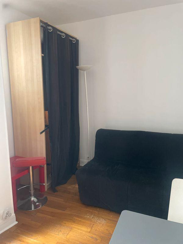 
                                                Location
                                                 Joli studio calme et clair