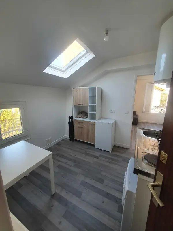 
                                                Location
                                                 Joli studio dans un quartier calme