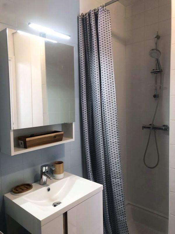 
                                                Location
                                                 Joli studio de 16m2 refait à neuf proche métro